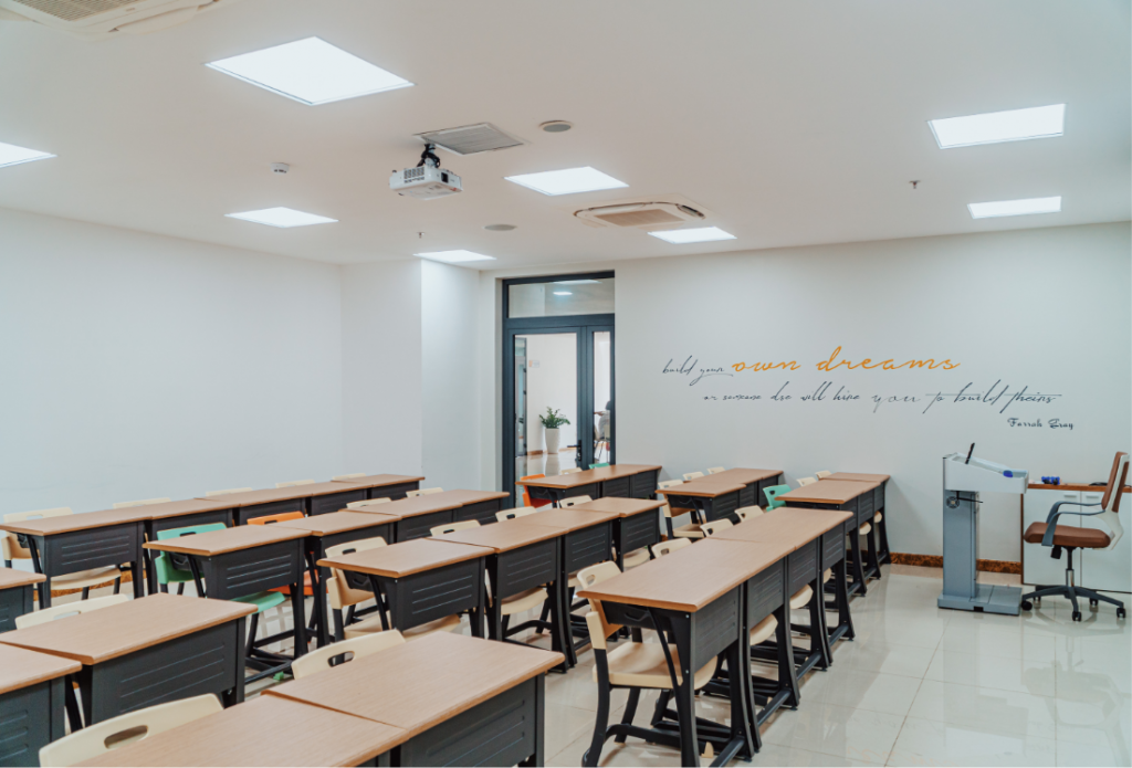 CLASSROOM – ELEGANT AND WELL – EQUIPPED